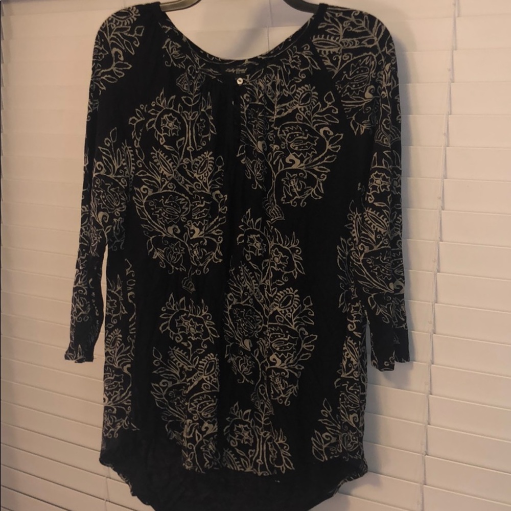 Beautiful mid sleeve dress shirt!